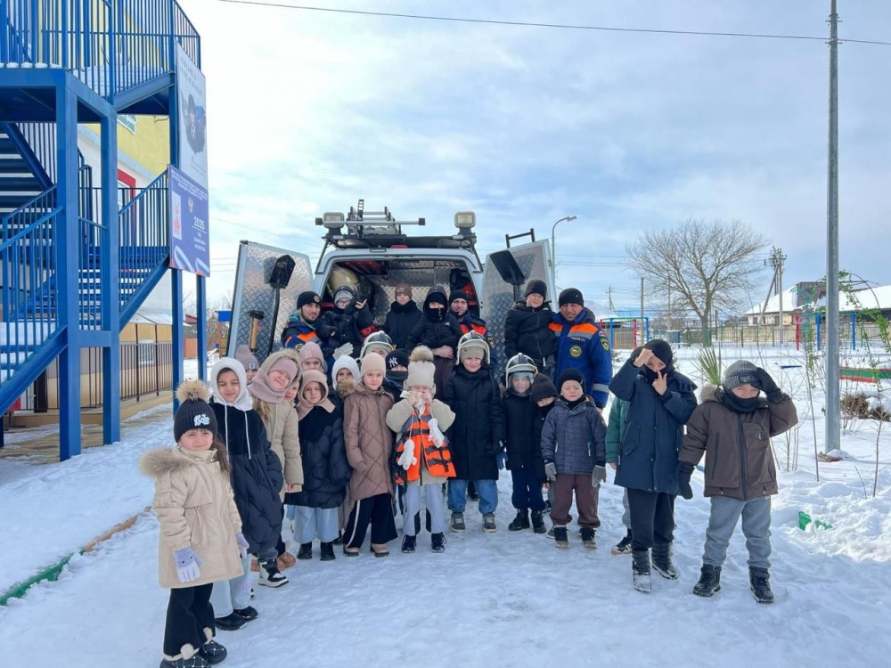 МКУ «Управление по делам ГО и ЧС Хасавюртовского района» в детском саду «Лучик» провели занятия и объектовую тренировку по эвакуации воспитанников и персонала ДОУ