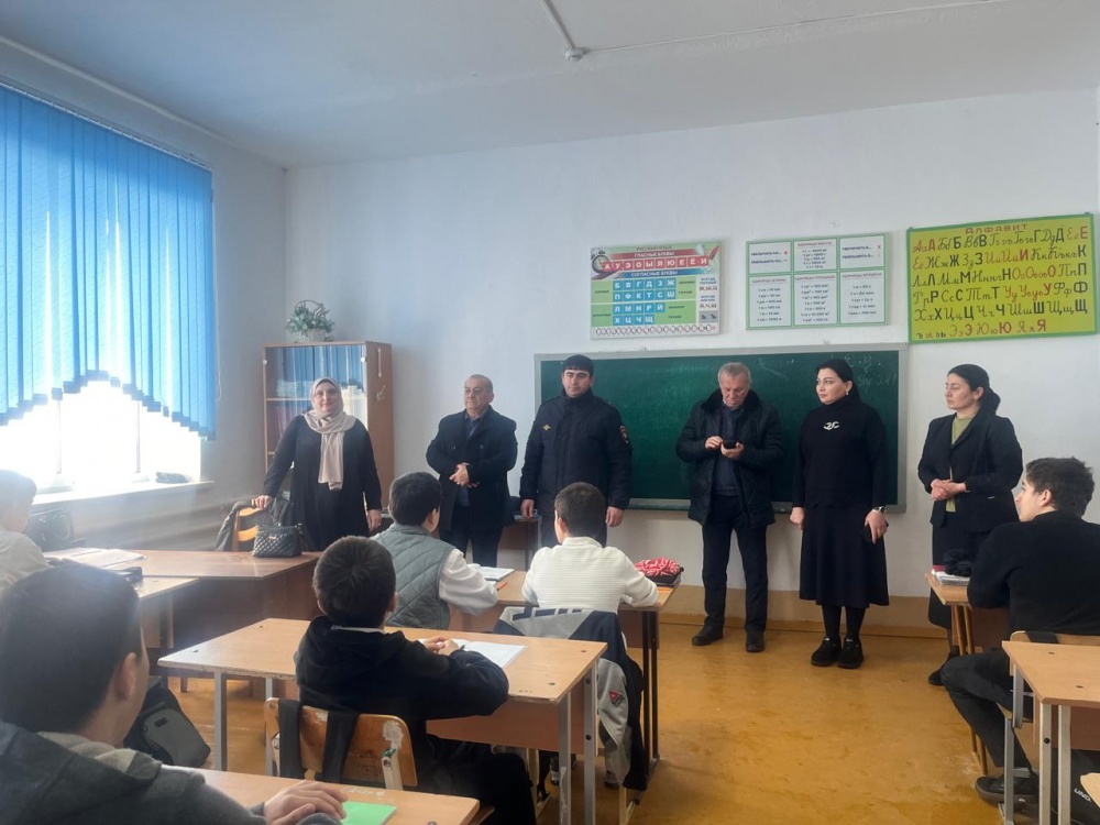 Межведомственная рабочая группа МО «Хасавюртовский район» провела беседу с учащимися на тему: «Профилактика противоправного поведения несовершеннолетних»