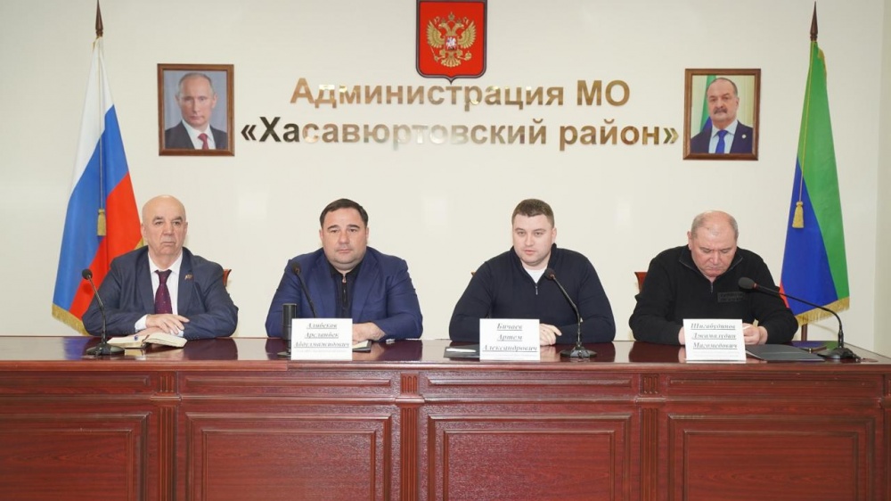 Депутат Государственной Думы ФС РФ Артем Бичаев  встретился с активом и провел прием граждан в  администрации Хасавюртовского  района