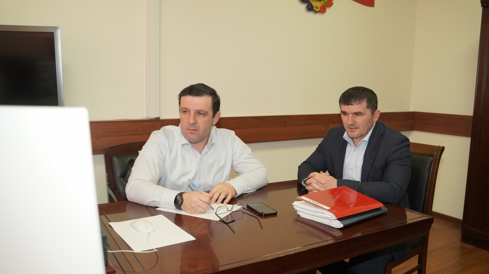 Администрация Хасавюртовского района приняла участие в работе совещания в режиме видеоконференцсвязи Министерства строительства, архитектуры  и ЖКХ РД