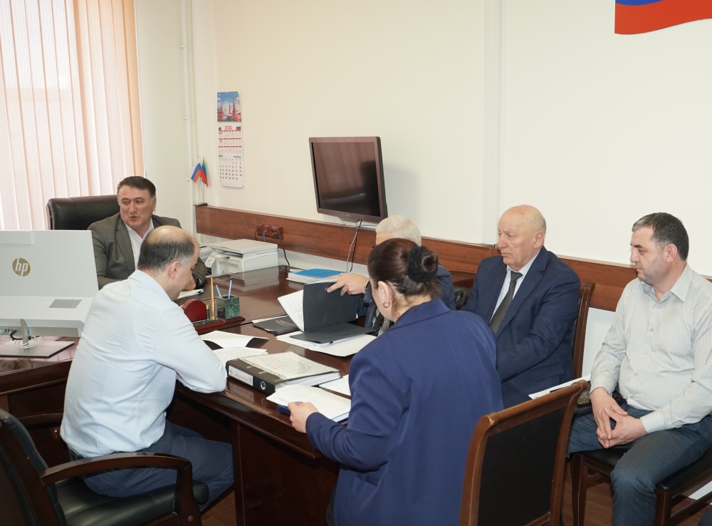 В администрации МО «Хасавюртовский район» состоялось заседание Комиссии
