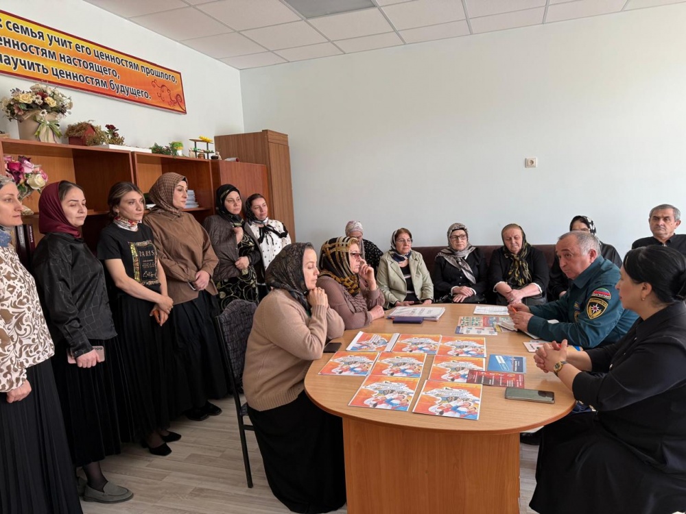 Специалисты МКУ «Управление по делам ГО и ЧС Хасавюртовского района» продолжают выездные занятия и объектовые тренировки школах