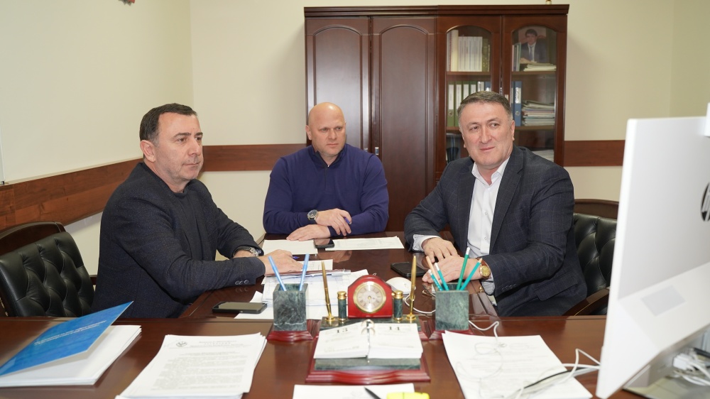 Администрация Хасавюртовского района приняла участие в работе совещания в режиме видеоконференцсвязи Министерства строительства, архитектуры  и ЖКХ РД