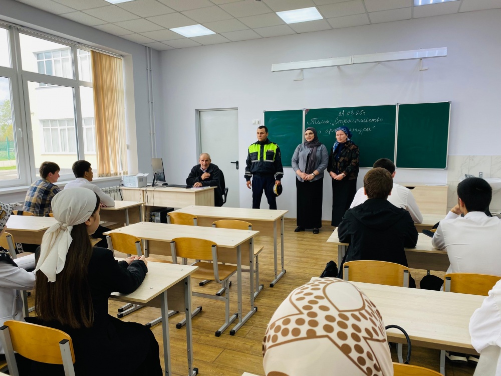 Специалисты ОДН и ЗП МО «Хасавюртовский район» продолжают встречи с учащимися