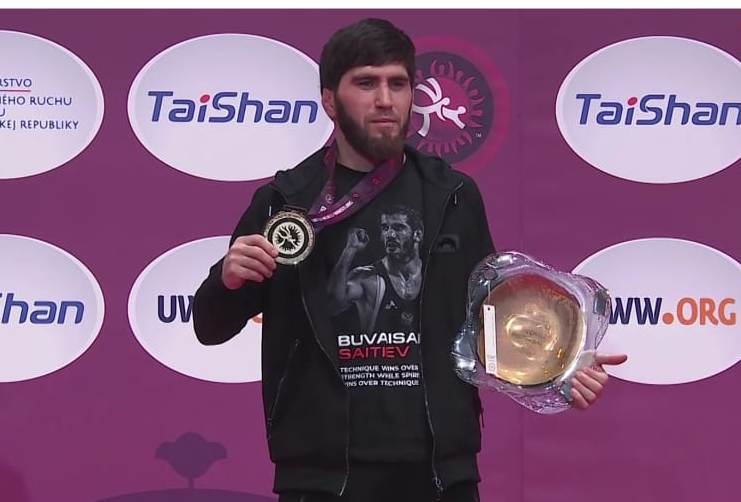 Глава Хасавюртовского района поздравляет  с яркой  победой  на Чемпионате  Европы Заура Угуева