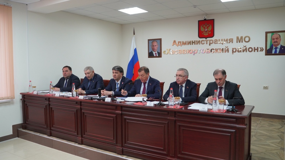 Заур Аскендеров провел в Хасавюртовском районе выездное заседание Президиума Народного Собрания Республики Дагестан