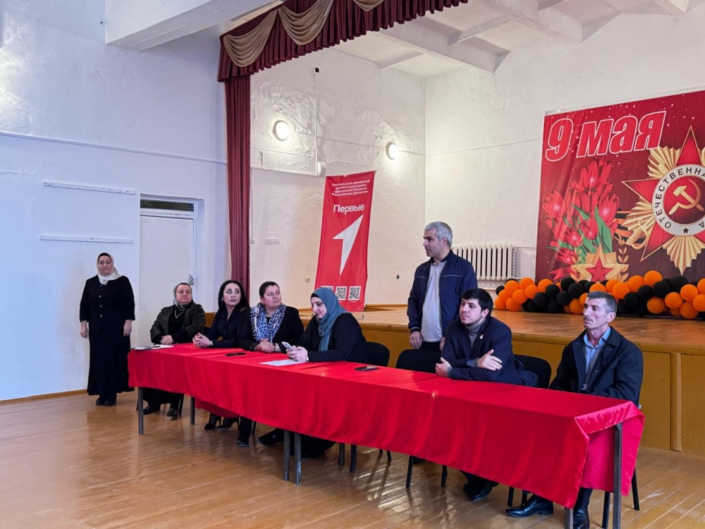 В Хасавюртовском районе в рамках проекта «ИнтернетБЕЗопасность» проводится  просветительская лекция для родителей школьников
