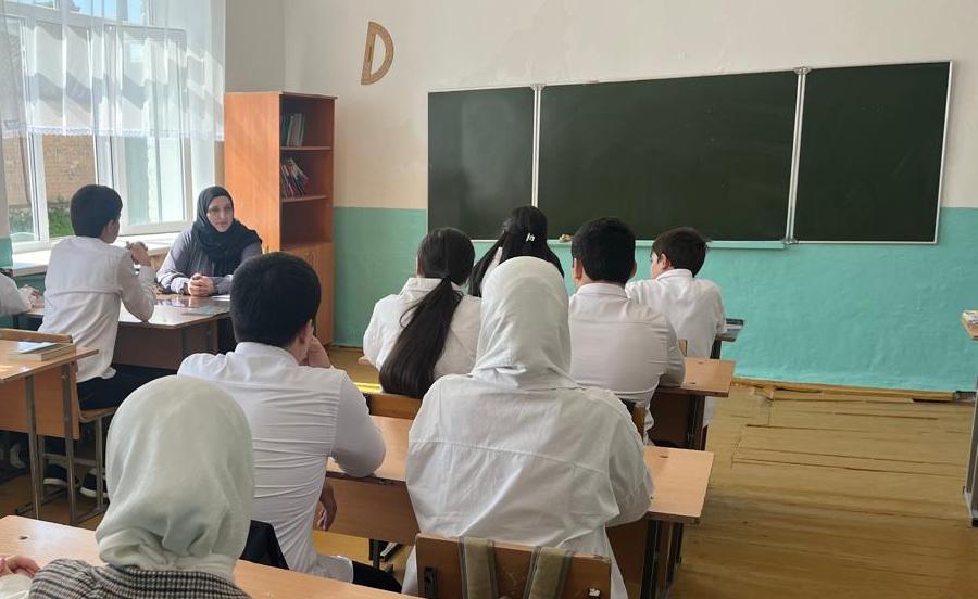 Специалисты ОДН и ЗП МО «Хасавюртовский район» продолжают встречи с учащимися