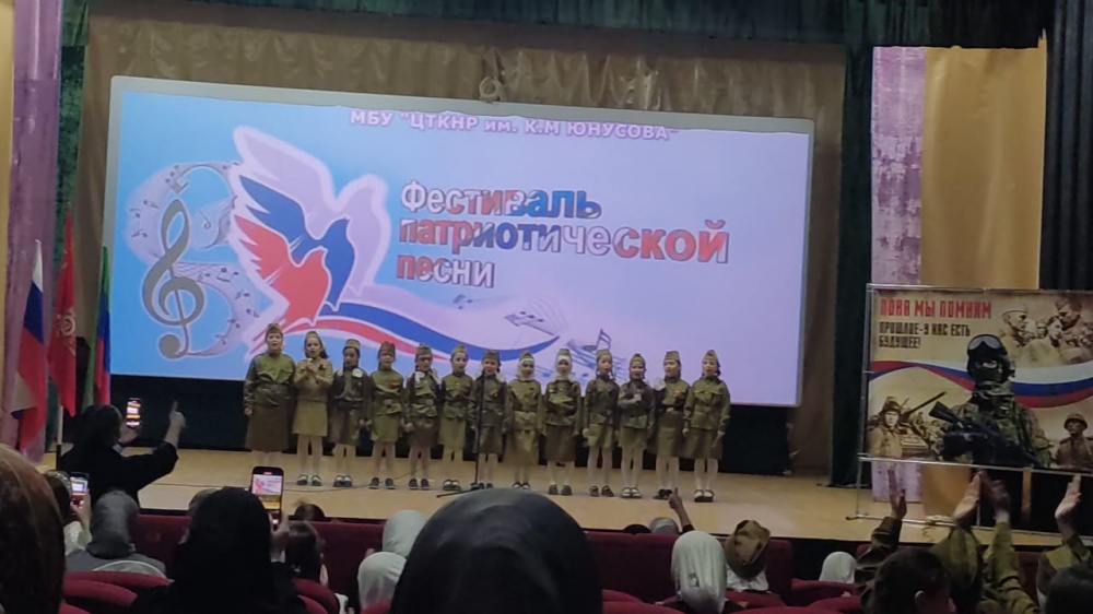 В центрах культуры Хасавюртовского района проходят конкурс военно-патриотической песни «Родная песня»