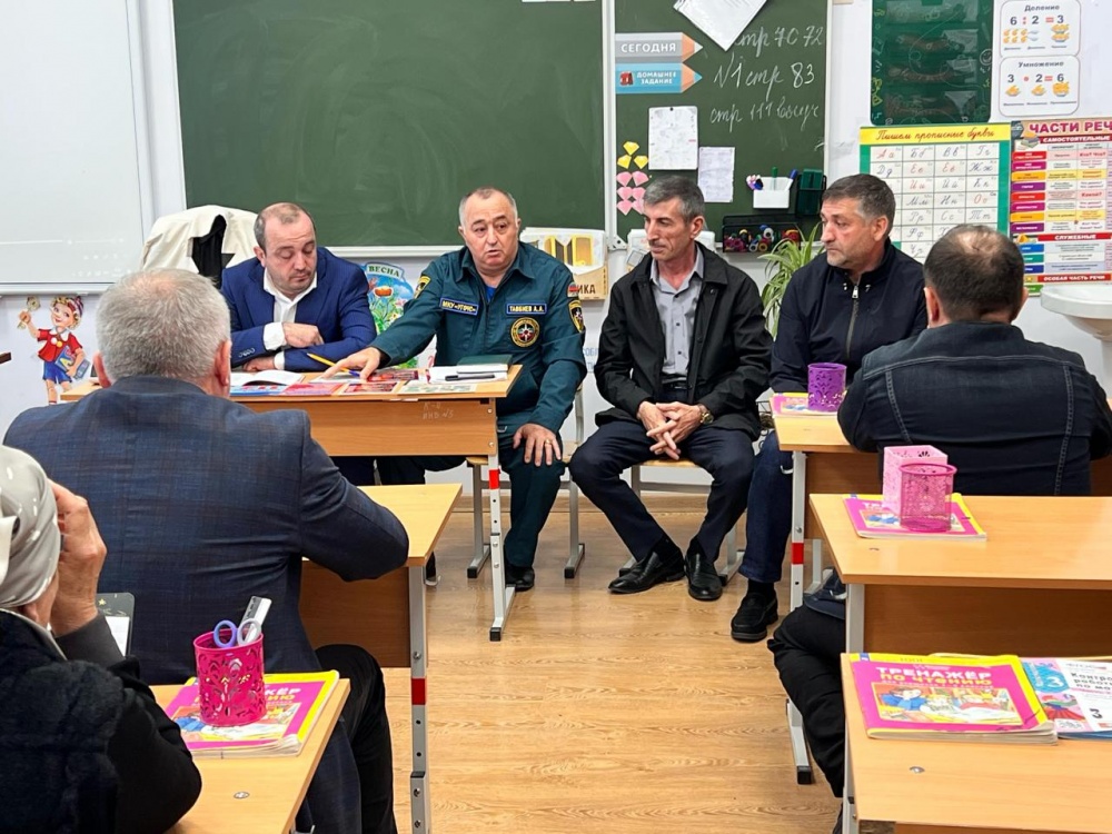 В общеобразовательных учреждениях проходят объектовые тренировки по действиям при возникновении ЧС