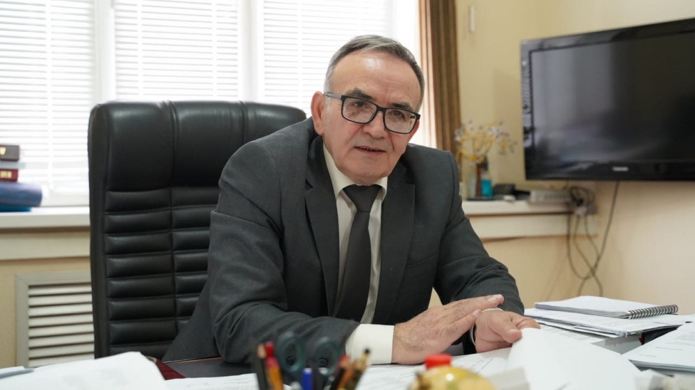 Руководство и коллектив администрации Хасавюртовского района поздравляет Вахита Касимова  с Днем рождения