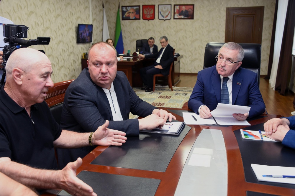 Первый заместитель Председателя Народного Собрания Республики Дагестан Юрий Левицкий провел прием граждан в администрации Хасавюртовского района.