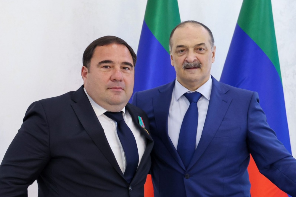 Глава Дагестана Сергей Меликов наградил главу Хасавюртовского района  медалью за вклад в социально- экономическое развитие РД