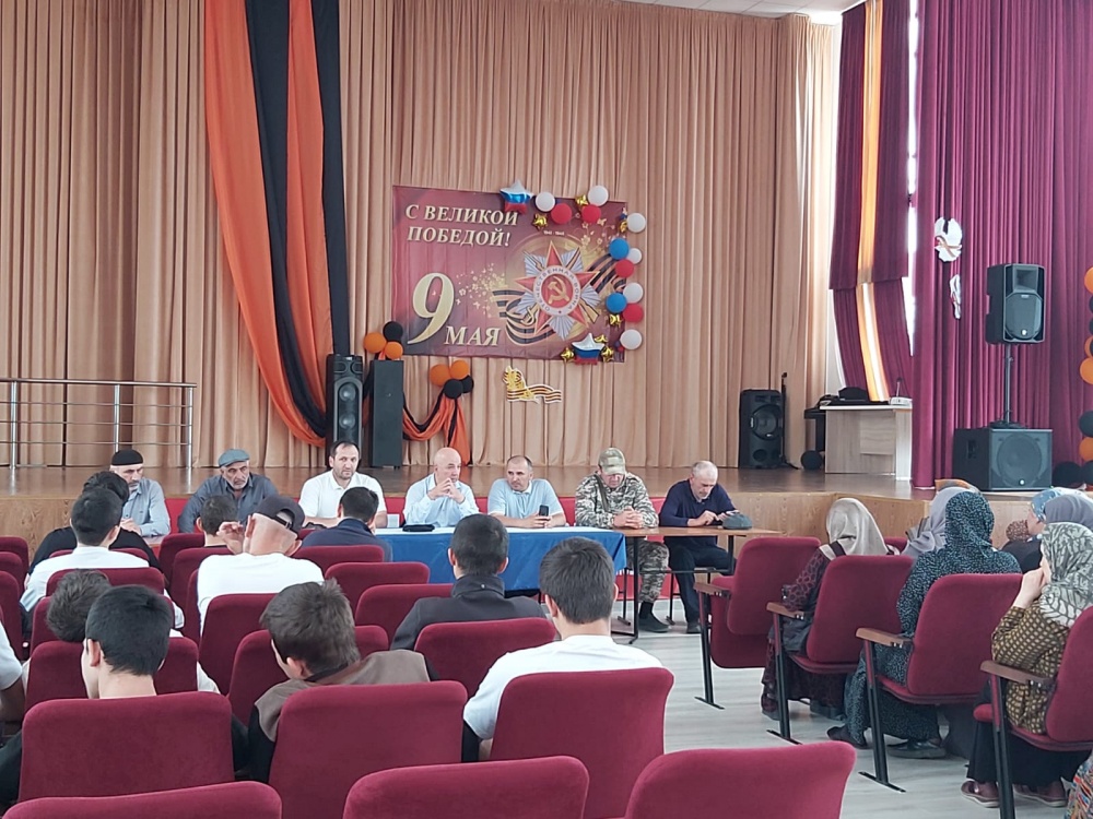 Власти Хасавюртовского района проводят выездные встречи в поселениях района по вопросам хода призыва и контрактной службы