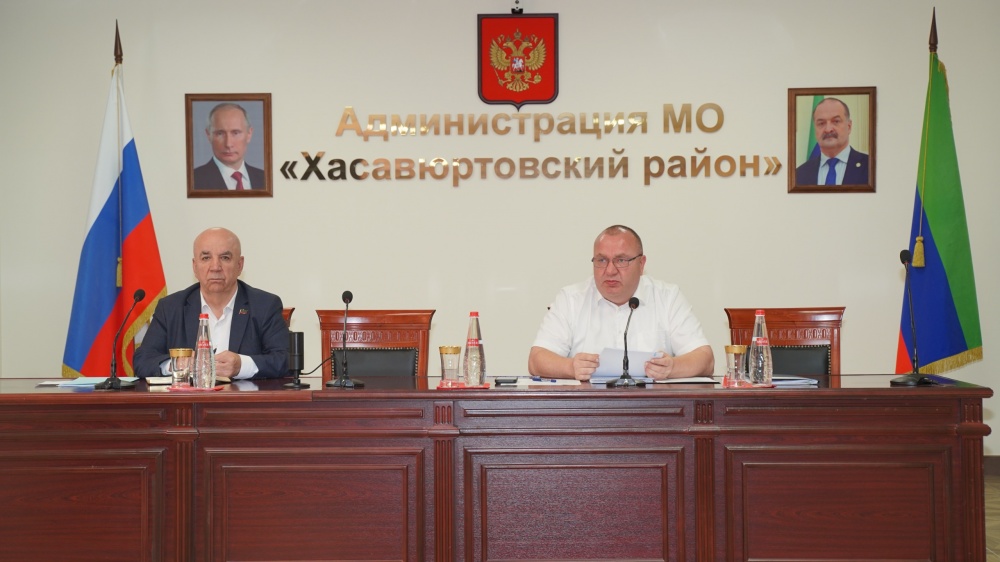 В администрации Хасавюртовского района состоялось  очередное  рабочее совещание аппарата и актива МР
