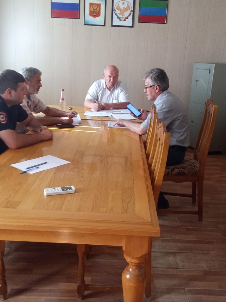Власти Хасавюртовского района проводят выездные встречи в поселениях района по вопросам  хода призывной кампании и контрактной службы