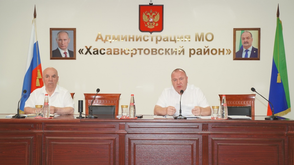 В администрации Хасавюртовского района состоялось  очередное  рабочее совещание аппарата и актива МР