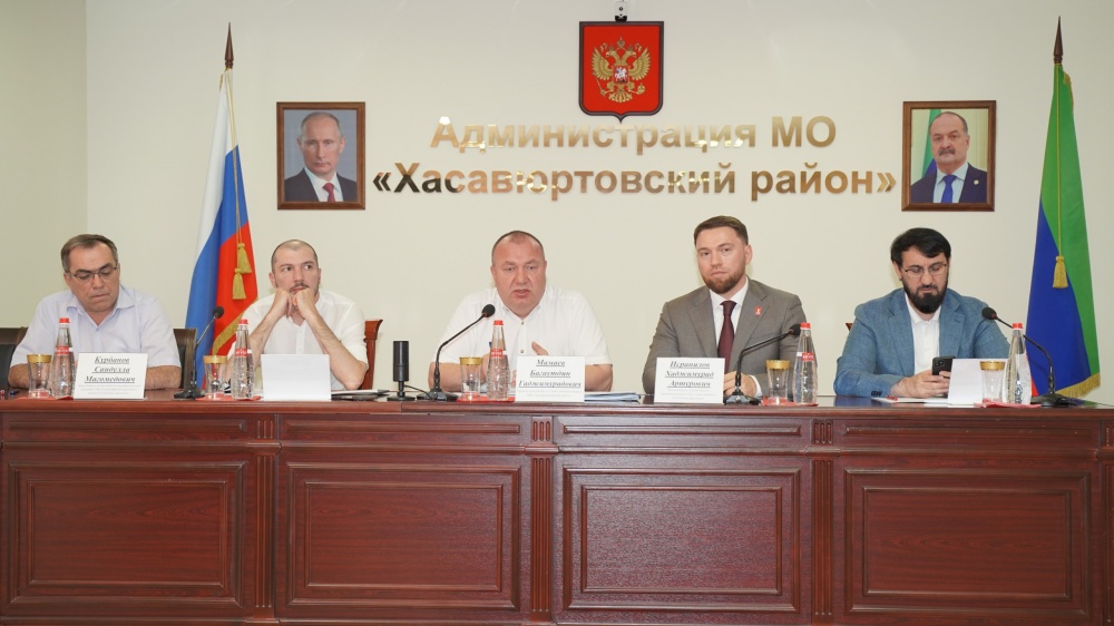 В администрации Хасавюртовского  района руководитель Агентства по предпринимательству и инвестициям РД  провел выездное совещание с активом и предпринимательским сообществом