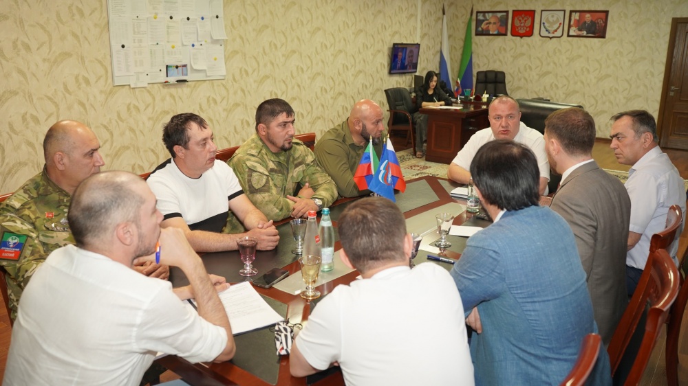 Руководитель Агентства по предпринимательству и инвестициям РД  провел прием граждан в администрации Хасавюртовского района