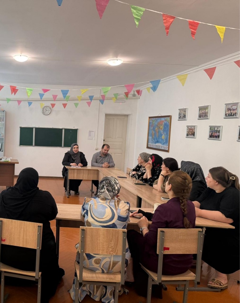 Рабочая встреча специалистов ОДН и ЗП МО «Хасавюртовский район» со специалистами по работе с семьей в социально — реабилитационном центре