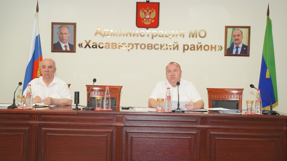 В администрации Хасавюртовского района состоялось  плановое  рабочее совещание аппарата и актива МР