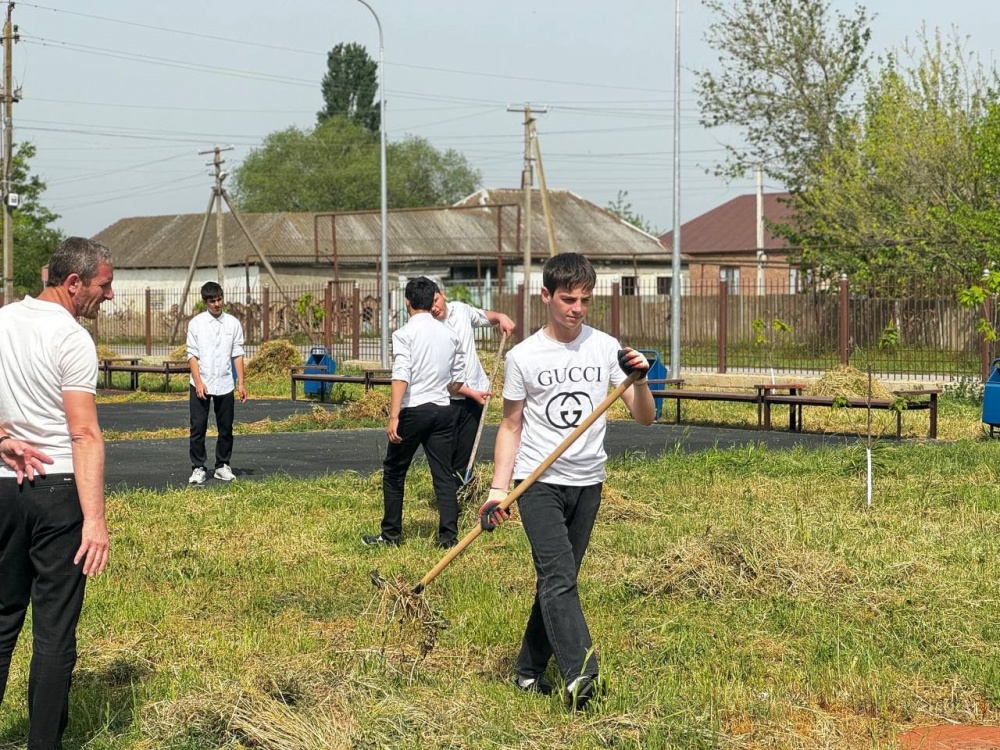 В парках сельских поселений Хасавюртовского района, благоустроенных в рамках муниципальной программы «Формирование современной городской среды» прошли субботники