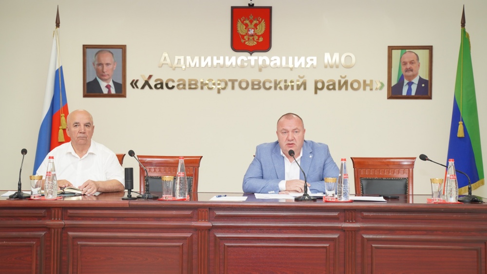 В администрации Хасавюртовского района состоялось  очередное плановое  рабочее совещание аппарата и актива МР