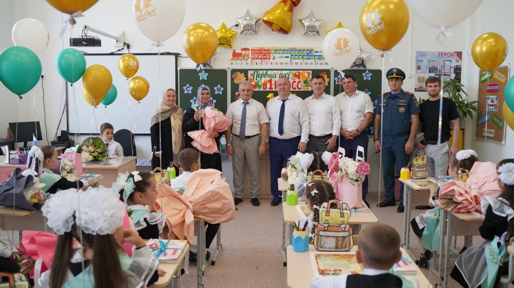 В Хасавюртовском районе Правительственная делегация и депутаты НС РД  приняли  участие в торжественном  открытии  в День знаний новых школ