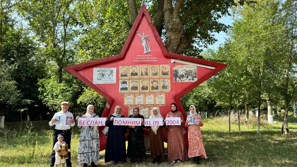 В центрах культуры Хасавюртовского района прошли Флешмобы «Беслан, помним», посвященный Дню солидарности в борьбе с терроризмом