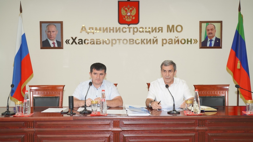 В администрации Хасавюртовского района обсудили вопросы призыва и  привлечения граждан, пребывающих в запасе, к заключению контрактов для прохождении военной службы в ВС РФ