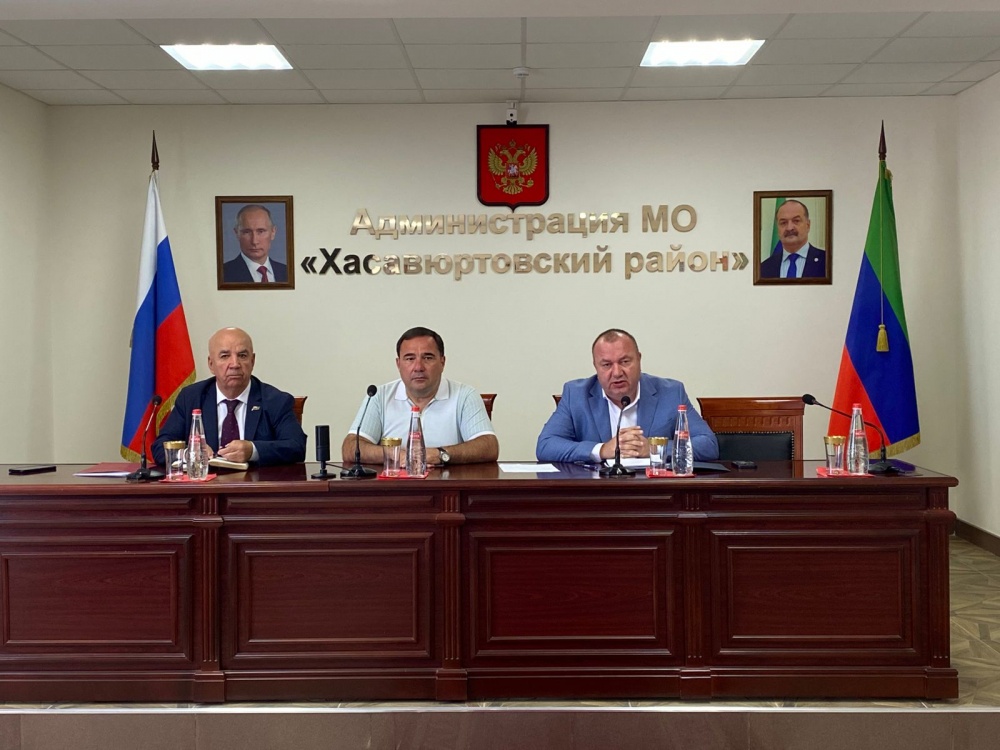 Глава Хасавюртовского района на совещание актива поблагодарил всех участников  выборной кампании за организацию ответственность и гражданскую позицию