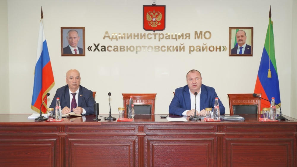 В администрации Хасавюртовского района состоялось  очередное плановое  рабочее совещание аппарата и актива МР