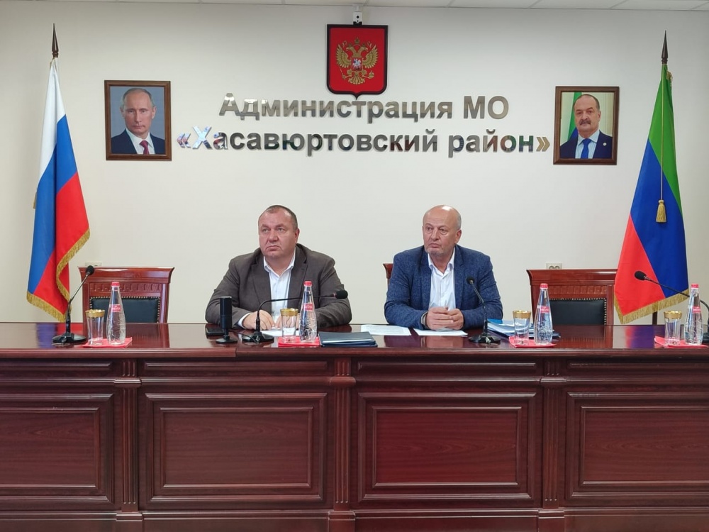 Администрация Хасавюртовского района приняла участие в работе заседания Совета Безопасности РД в режиме видеоконференцсвязи под руководством Сергея Меликова