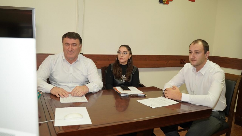 Администрация Хасавюртовского района приняла участие в работе совещания в режиме видеоконференцсвязи Министерства строительства архитектуры и ЖКХ