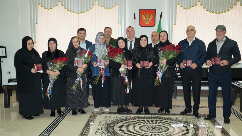 Власти  Хасавюртовского района передали  семьям, родным и близким погибших военнослужащих в ходе СВО государственные награды
