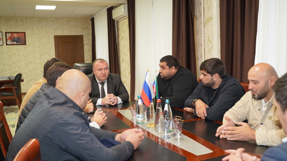Власти Хасавюртовского района проводили  группу жителей в  добровольческий батальон «Каспий»