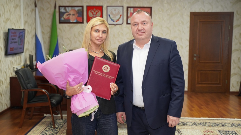 В администрации Хасавюртовского района  наградили Благодарностью МР магистра психологии Екатерину  Козаченко