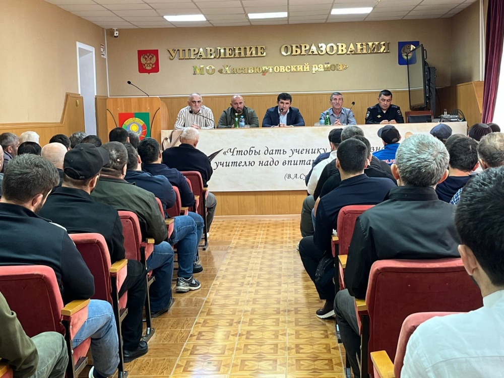 Власти МР  провели встречу с тренерами-преподавателями и директорами спортивных школ Министерства по физической культуре и спорту РД в Хасавюртовском районе