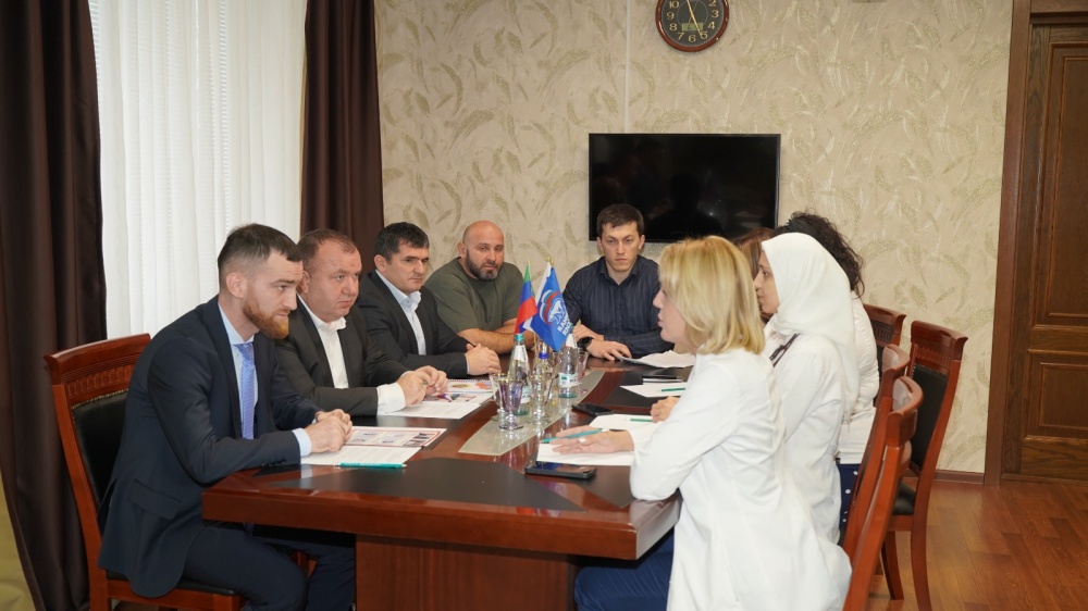 Врио Министра   по национальной политике и делам религии РД Темирлан Абуталимов провел выездной прием граждан в администрации Хасавюртовского района