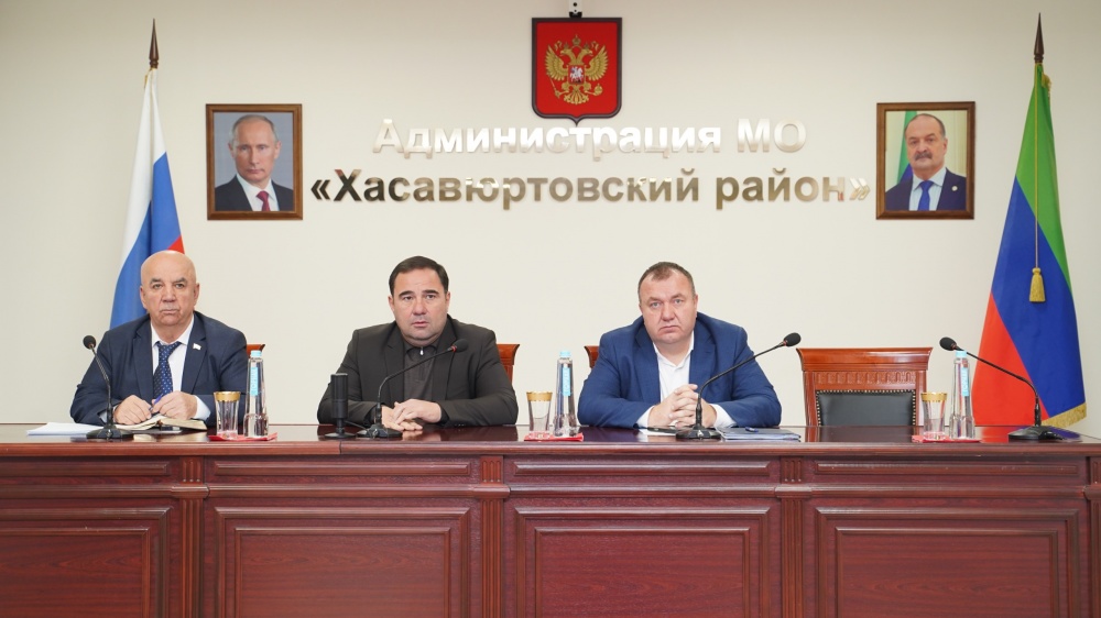 Глава Хасавюртовского района провел очередное  совещание  по вопросам хода осенней призывной кампании и контрактной службы