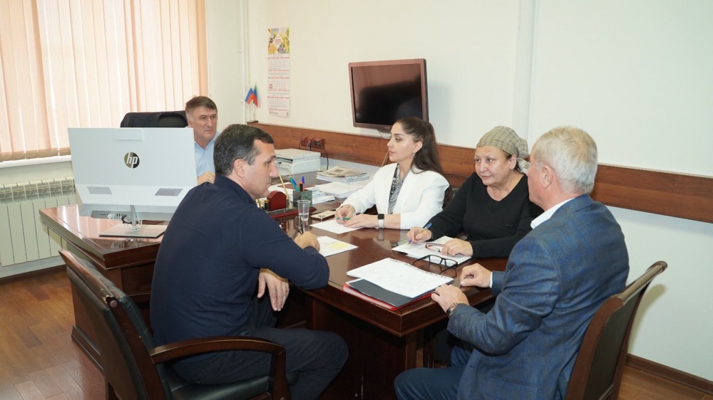 В администрации Хасавюртовского района прошло совещание по вопросам инвентаризации крестьянских фермерских хозяйств и ИП