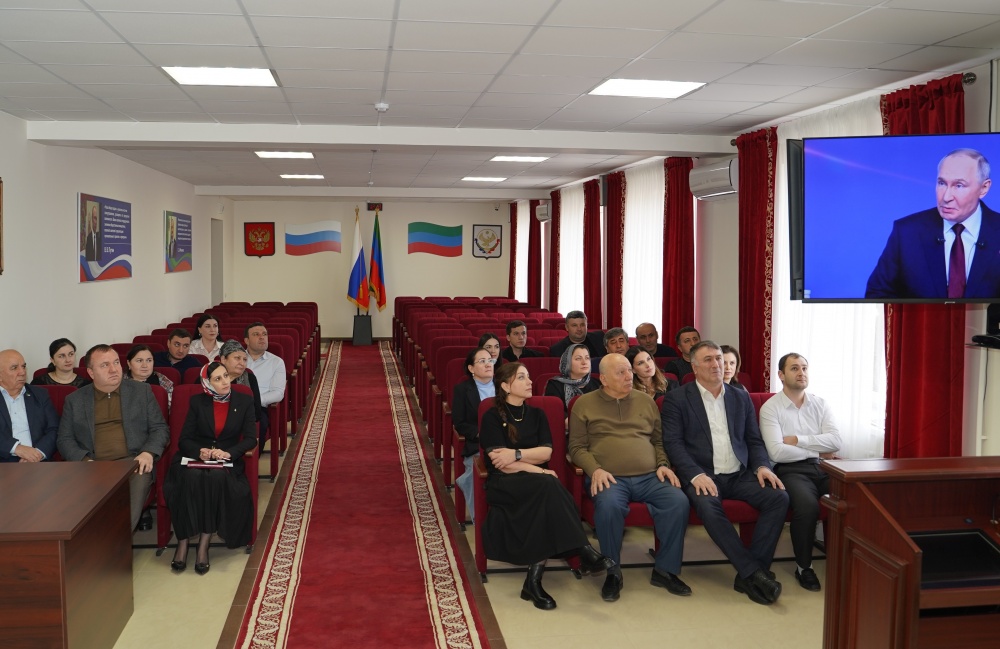 Власти Хасавюртовского района принимают   участие в трансляции прямого эфира Итогов года Большой  пресс – конференции  и прямой  линии Президента РФ Владимира Путина
