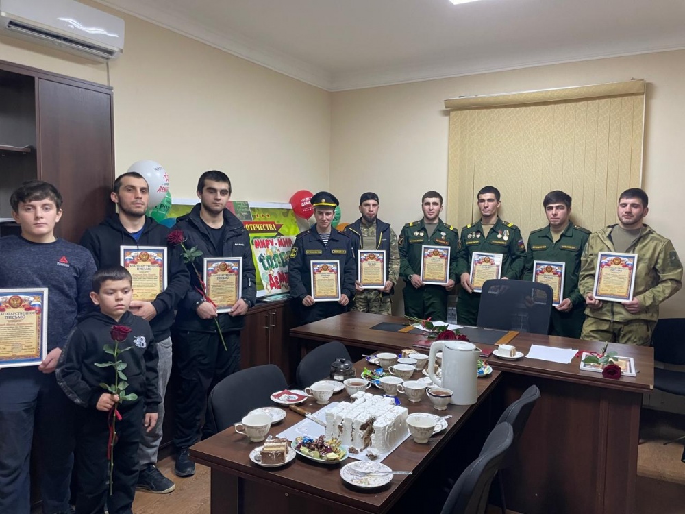 Председатель собрания депутатов Хасавюртовского района Магомед Лабазанов встретился с участниками СВО и военнослужащими