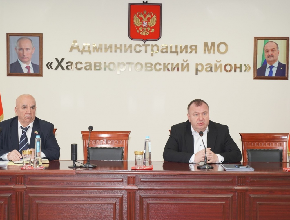 Власти Хасавюртовского района  провели  итоговое  совещание актива в уходящем  году и поздравили с наступающим Новым годом