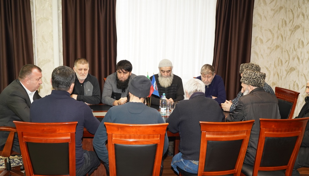 В администрации Хасавюртовского района прошла рабочая  встреча с активом и старейшинами  селения Муцалаул