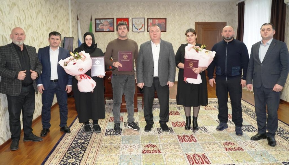 Власти  Хасавюртовского района отметили Благодарностью  МР волонтеров СВО