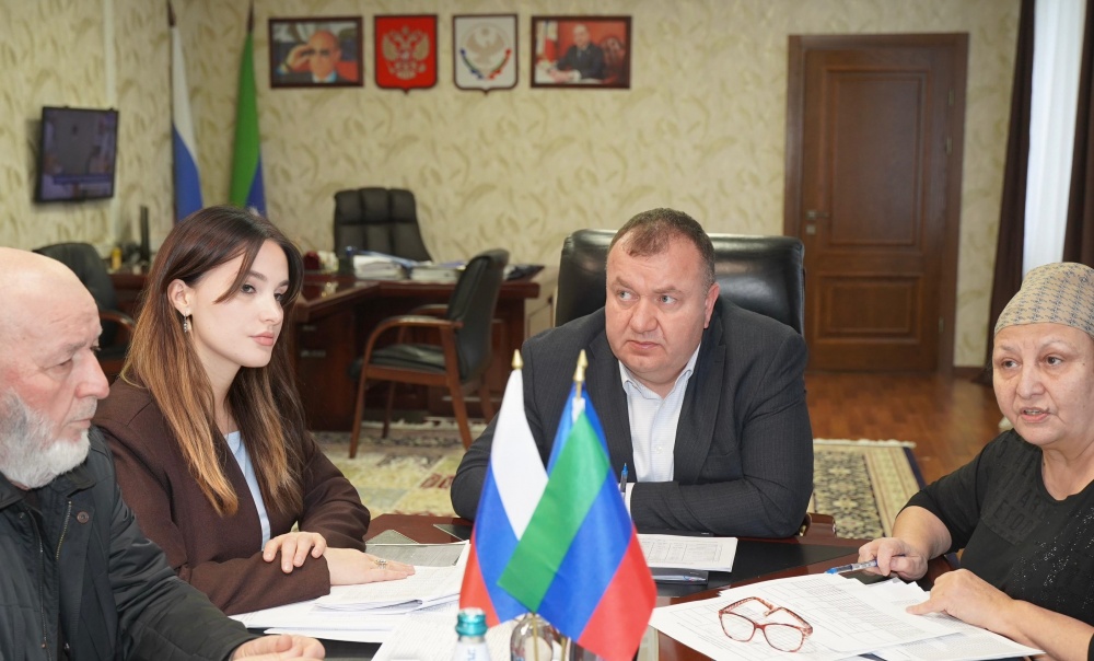 Очередное совещание кураторов по направлениям по вопросам налогооблажения и увеличения доходной части консолидированного бюджета состоялось в администрации Хасавюртовского района
