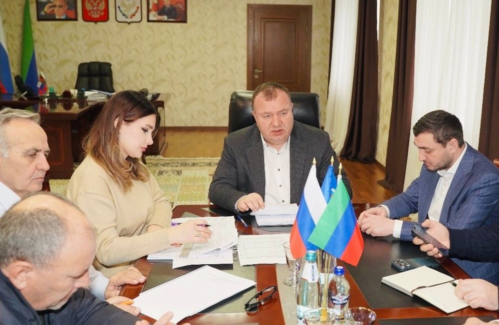 Очередное совещания кураторов по направлениям по вопросам налогооблажения и увеличения доходной части консолидированного бюджета состоялось в администрации Хасавюртовского района