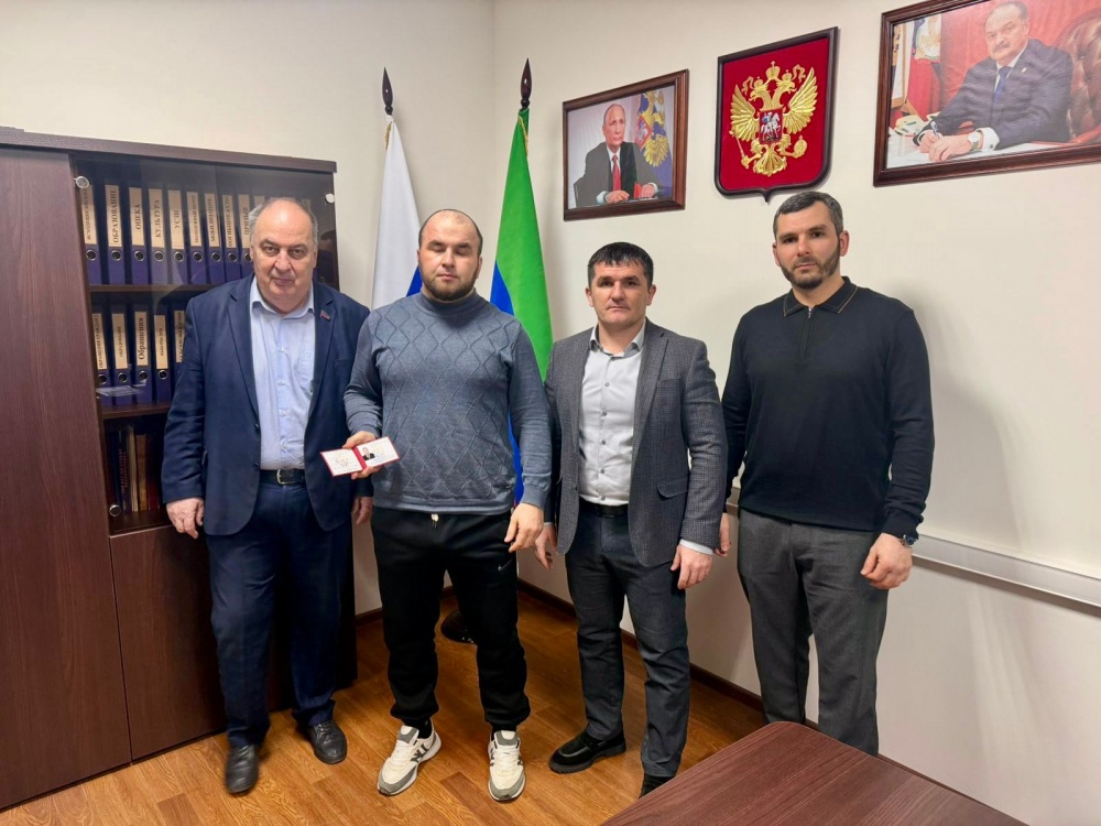 В Хасавюртовском районе состоялось торжественное вручение удостоверений народным дружинникам