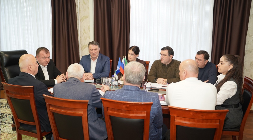 Обеспечение устойчивого развития социальной сферы Хасавюртовского района обсудили в администрации муниципалитета